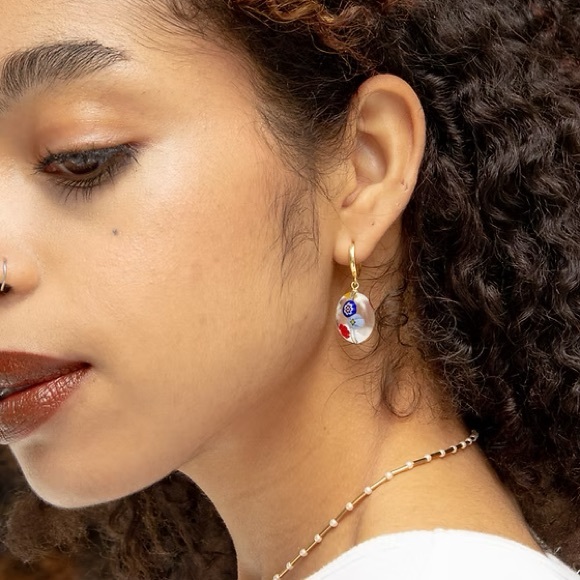 YAM NYC Maddy hoop floral bead charm dangle earrings - Picture 4 of 4